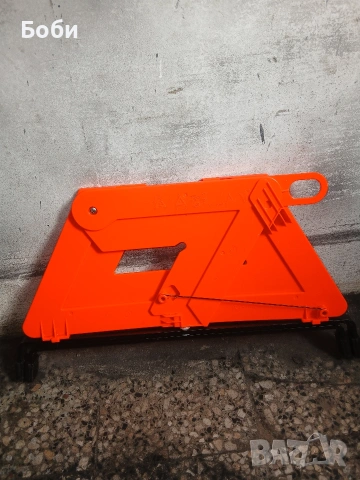 Оргинален триъгълник мерцедес w203 седан , снимка 6 - Аксесоари и консумативи - 53844003