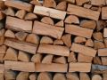 Продавам сухи нацепени букови дърва, готови за огрев, около 11 кубика