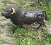Бик телец фигура статуетка стара голяма черна пластика, рога, животно, Варна, снимка 1