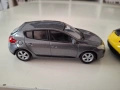2 бр. Renault Megane, 1/43, Welly и Mondо motors, снимка 8