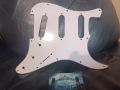 Класически бял Strat Pickguard , снимка 1 - Китари - 45943896