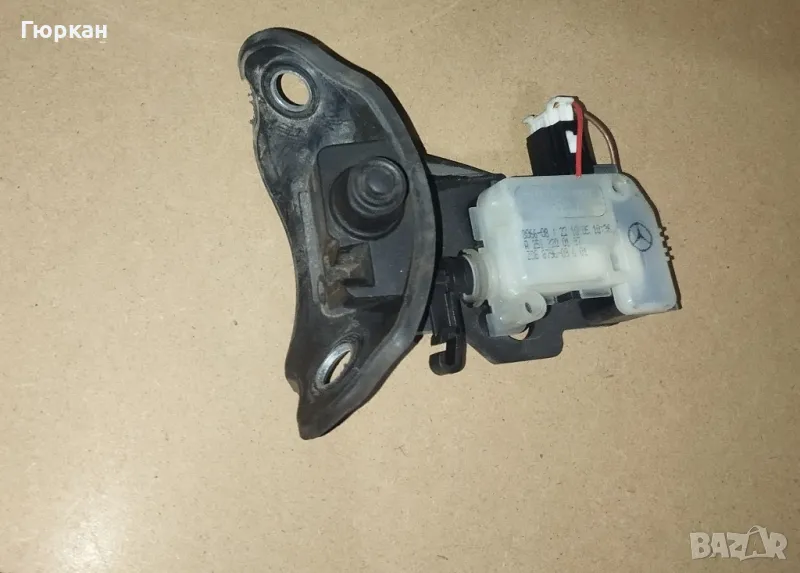 Оригинал Mercedes  S - Class ML CLS  Актуатор за  Заклюцване на Капака на Горивото , снимка 1