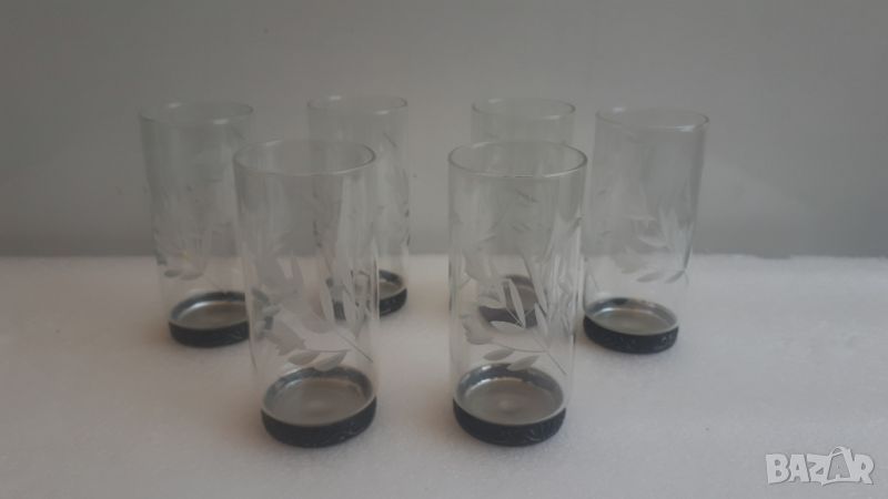 Шест чашки с метална подложка отдолу, снимка 1