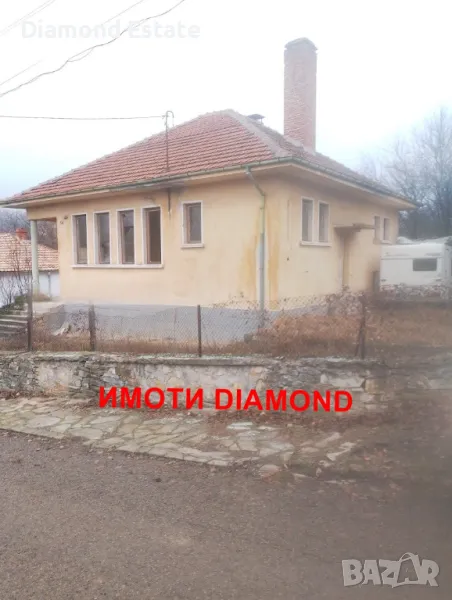 Двуетажна къща в село Средно градище общ. Чирпан, снимка 1