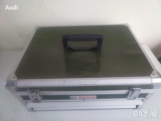 BOSCH алуминиев куфар с чекмедже за инструменти.  Има няколко броя  дунапрен за уплътнение на инстру, снимка 13 - Куфари с инструменти - 46427004