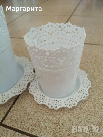 бели саксии с подложки, снимка 2 - Стайни растения - 54265004