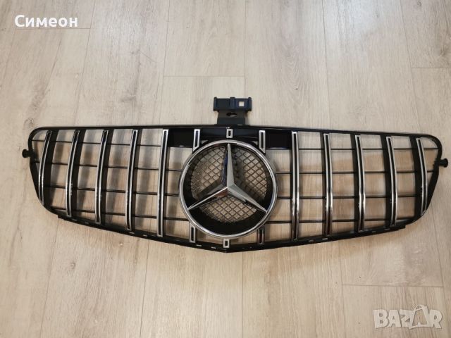 Решетка с емблема тип GT AMG за Mercedes W204, снимка 1 - Части - 45798264