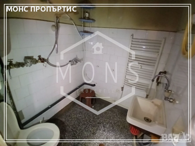 Просторен тристаен апартамент в централната част на гр. Севлиево., снимка 10 - Апартаменти - 52523656