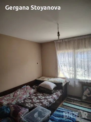 Къща в Гр.Цар Калоян с кладенец, снимка 7 - Етаж от къща - 50218306