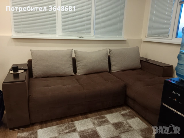 Диван с две табуретки