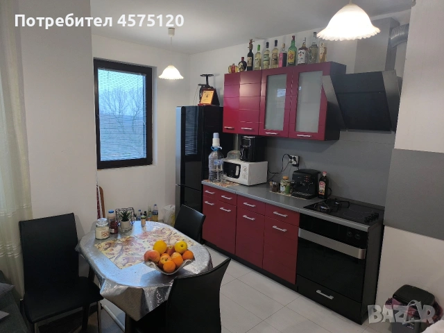 Апартамент във затворен комплекс.Към апартамент има парко място,маза и 40 кв земя във комплекса.