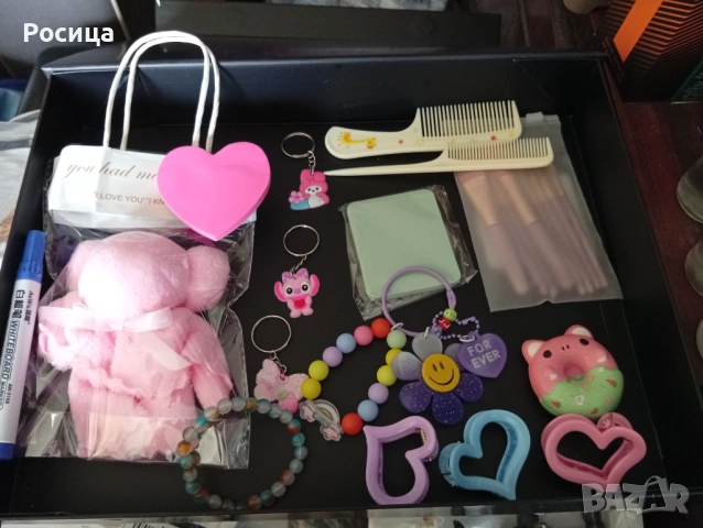 Комплект аксесоари за нея.