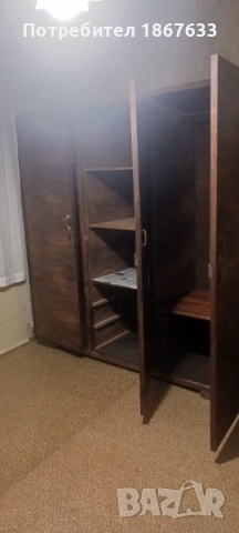 Продавам трикрилен гардероб , снимка 4 - Гардероби - 53522598