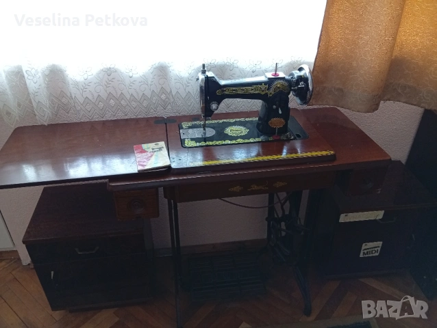 Шевна машина, снимка 4 - Антикварни и старинни предмети - 54237942