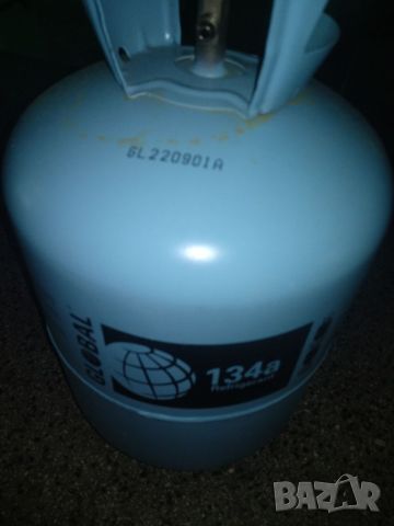 Празна газова бутилка от газ фреон R134