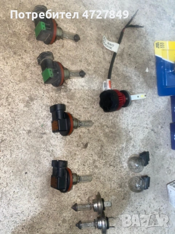 Спешно! Голямо количество различни крушки за автомобил (Комплект), снимка 3 - Аксесоари и консумативи - 53393527