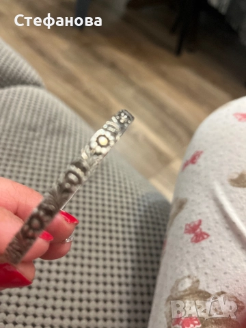 Сребърна твърда гривна