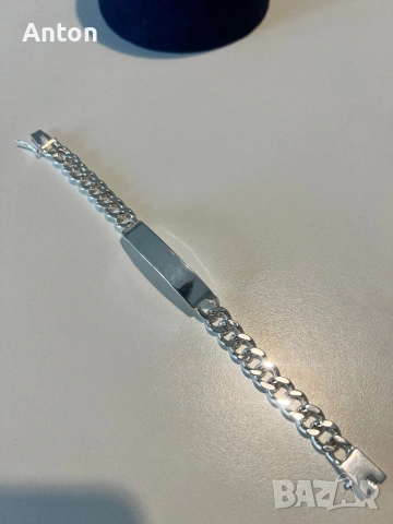 Сребърна гривна с плочка