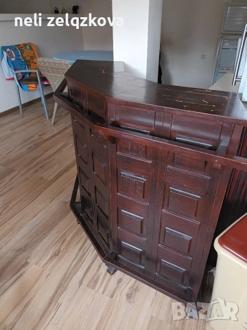 Комплект ъглова витрина и барплот с два стола, снимка 4 - Шкафове - 54288842