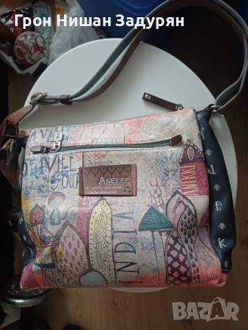 Продавам дамска чанта Anekke