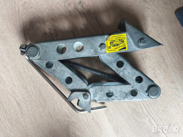 Запазен крик за автомобил Pistool Hlinsko до 1250 кг., снимка 2 - Аксесоари и консумативи - 53132667