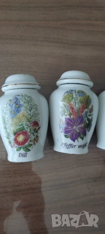 Пълен комплект порцеланови бурканчета за подправки + етажерка* Бижуто в кухнята, снимка 7 - Сервизи - 50442626