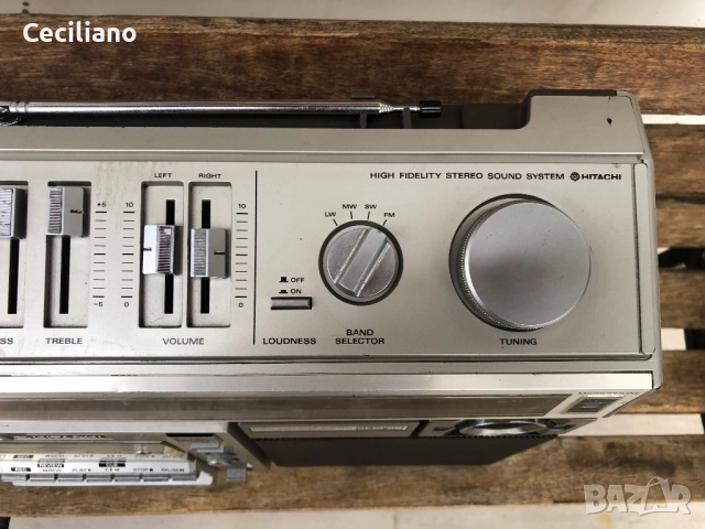 Радиокасетофон Hitachi TRK 8190E, снимка 13 - Радиокасетофони, транзистори - 52788971