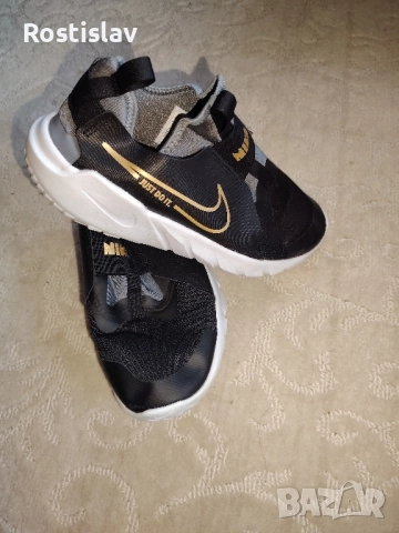 Nike оригинал в перфектно състояние без забележки като нови. 