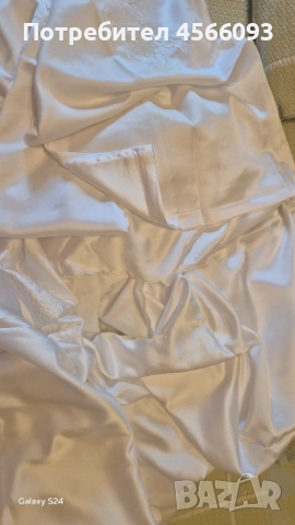 Продавам бели сатенени чаршафи