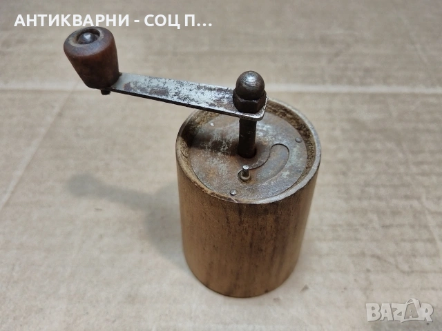 Стара Соц Малка Дървена Мелничка За Пипер / РАБОТЕЩА! / НОМЕР 699. , снимка 2 - Антикварни и старинни предмети - 53486395
