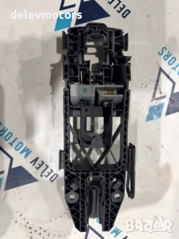 8V0839885 основа за предна дясна дръжка от Audi A3 1.0 TFSI, двигател CHZ, ск. кутия DSG 7 S-tronic , снимка 2 - Части - 52691747