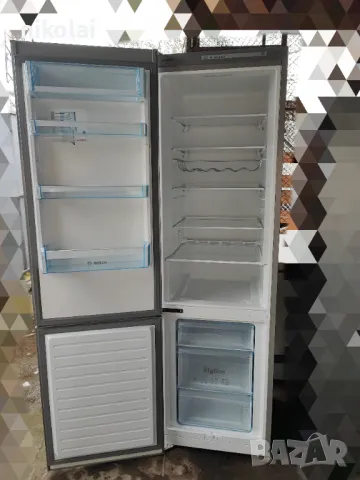 Хладилник с фризер Bosch, снимка 2 - Хладилници - 49790340
