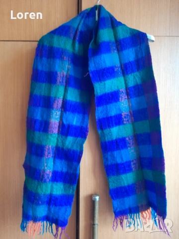 Подарявам шал с синьо зелено 