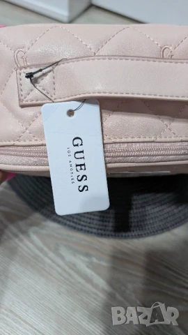 Козметична чантичка Guess, снимка 2 - Чанти - 50637564