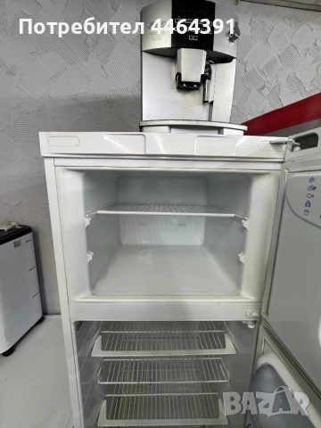 Хладилник с фризер indesit , снимка 4 - Хладилници - 53926211
