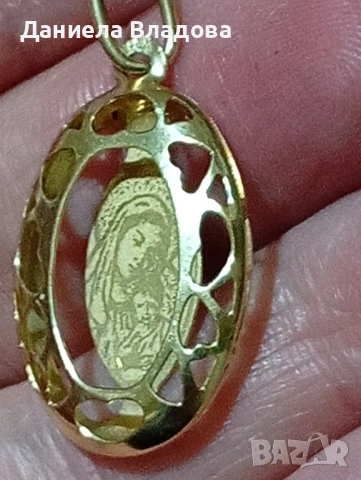 Златна висулка с Богородица