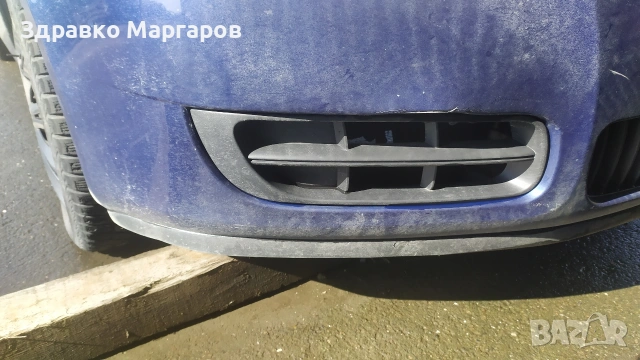 Пластмасова част от маска на Шкода Рапид и Фабия .