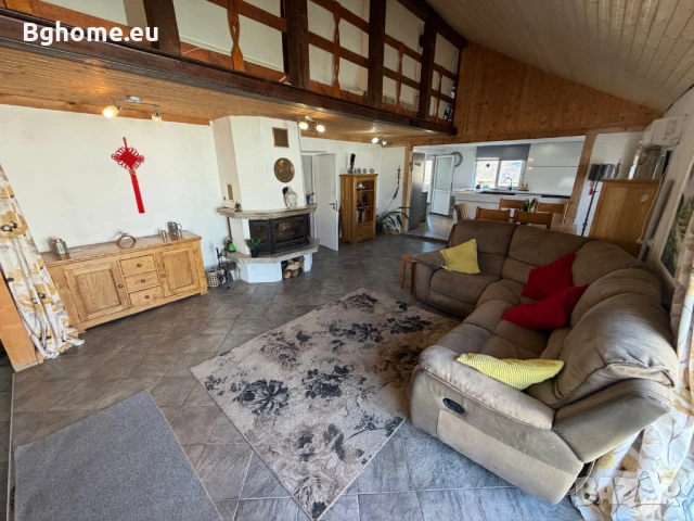 Двуетажна къща с голям двор и басейн в с. Равнец | 2447 кв.м двор | обзаведена, снимка 9 - Къщи - 53839873