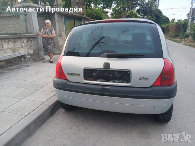 Рено Клио 1,4 i, 2001 г на части, снимка 4 - Автомобили и джипове - 51285522