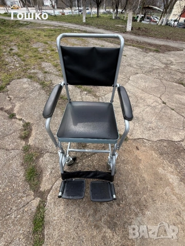Тоалетен инвалиден стол