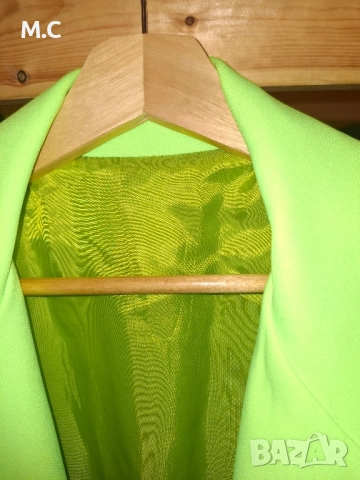 Дамско сако електриково зелен цвят, снимка 4 - Сака - 52581309