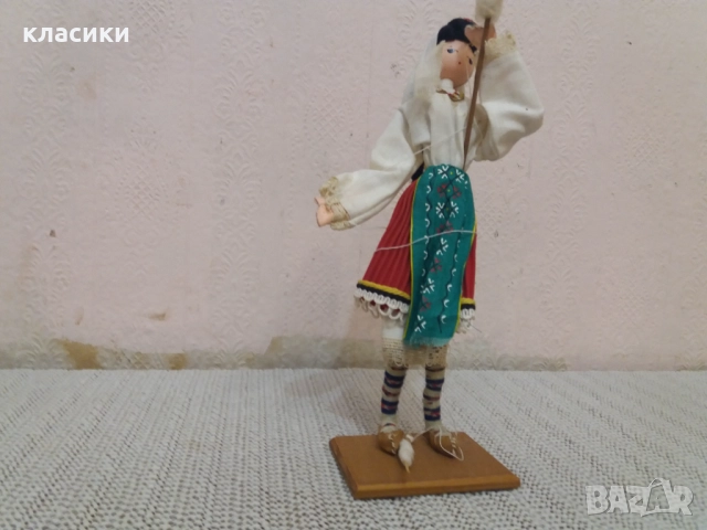 Кукла с народна носия. 