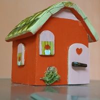 Цветна дървена къщичка , снимка 1 - Сувенири от дърво - 45435961