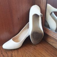 Бели обувки , снимка 3 - Дамски обувки на ток - 45472128
