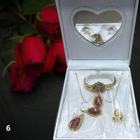Елегантен подаръчен комплект бижута - пръстен, гривна, обеци и колие в луксозна кутия, която е споре, снимка 7 - Бижутерийни комплекти - 45762690
