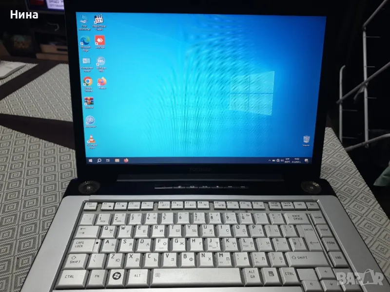 15.6 инчов лаптоп TOSHIBA SATELLITE с резервна батерия и чантичка, снимка 1