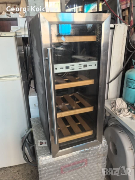 ветрина за вино бяло и червено, снимка 1