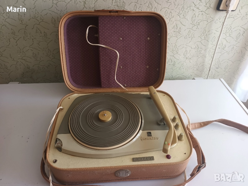 ретро грамофон Маестро 120 лв работи безупречно със резервна игла другите по 30 лв за брои, снимка 1