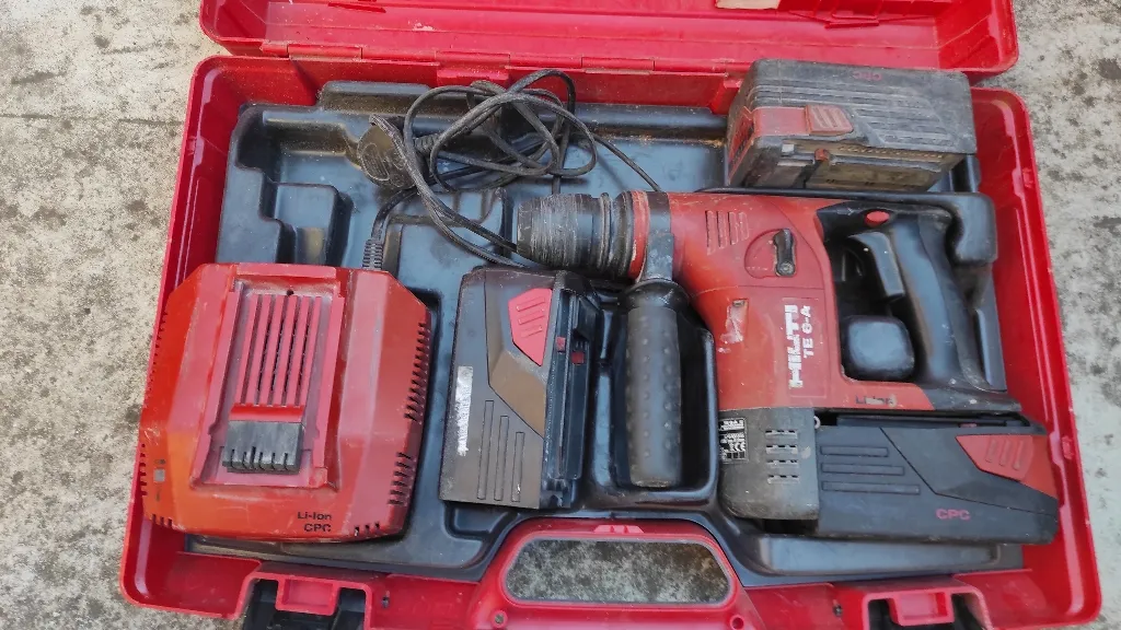 Перфоратор Хилти TE -A със зарядно и три батерии в Други