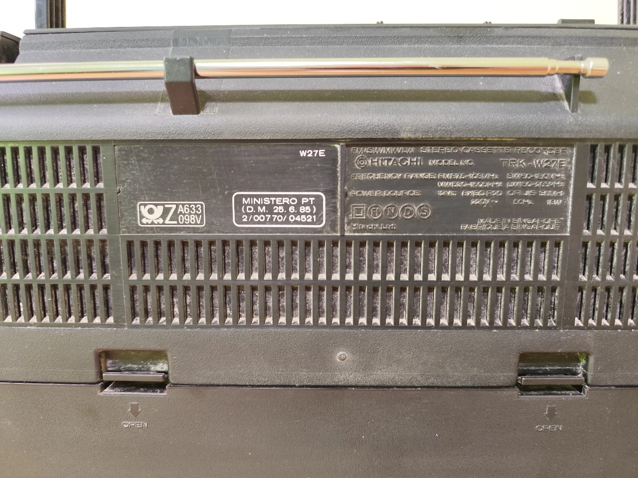 Продавам радиокасетофон Hitachi TRK-W27E в Радиокасетофони